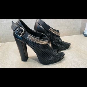 Barney’s New York Leather Pumps